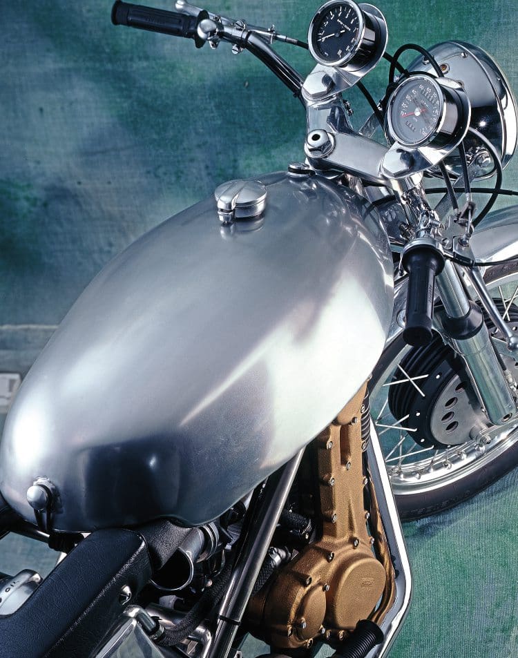 MOTO LEGENDE 285 HONDA VFR 750 HARLEY DAVIDSON Road King Classic Seeley Condor 