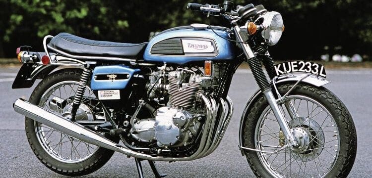 Riding Life Triumph Quadrent Four Play Classic Bike Guide